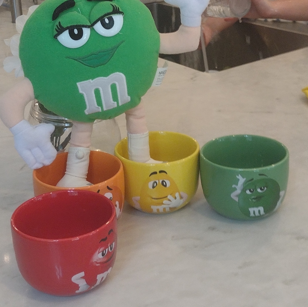 An Offer Of $42 Wins This Set--M&M Mars Licensed Figural Sculpted Mini Bowls NWT